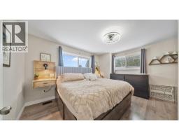 95 BRANTFORD Road - 11