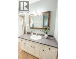 42 ROMAN Crescent - 25