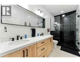 9 MACNEIL Court - 17