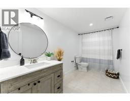 9 MACNEIL Court - 30