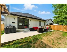 9 MACNEIL Court - 33