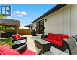 9 MACNEIL Court - 36