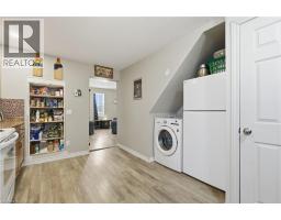 43 MAIN Street N - 13