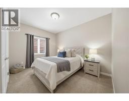 16 PICCADILLY Square - 17