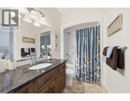 16 PICCADILLY Square - 19