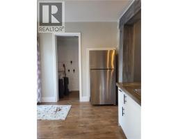 566-570 MAIN Street E - 38