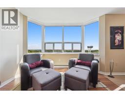 55 GREEN VALLEY Drive UnitNo. 1812 - 17