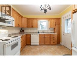 46 MAIN Street S - 21