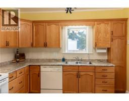 46 MAIN Street S - 23