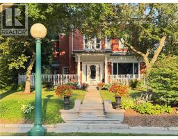 42 LANSDOWNE Road N - 2