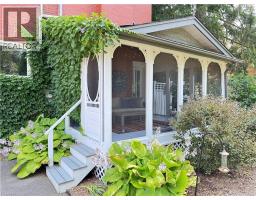 42 LANSDOWNE Road N - 42