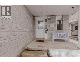 128 KARALEE Crescent - 2