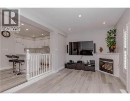 128 KARALEE Crescent - 21