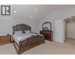 128 KARALEE Crescent - 31