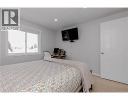 128 KARALEE Crescent - 34