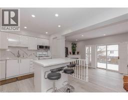 128 KARALEE Crescent - 6