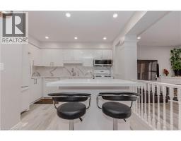 128 KARALEE Crescent - 7