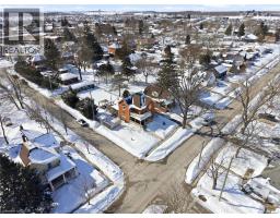 19 RIVERSIDE Drive W - 32