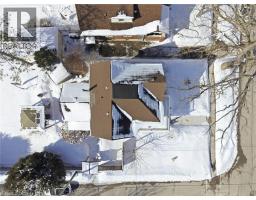 19 RIVERSIDE Drive W - 35