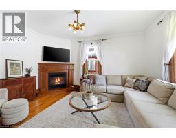 19 RIVERSIDE Drive W - 9