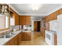 15 CONFEDERATION Drive - 16