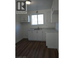 144 SEKURA Crescent - 25