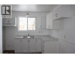 144 SEKURA Crescent - 7