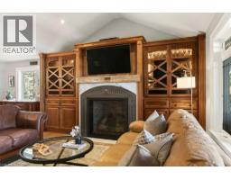 389 CLARENDON Drive - 4