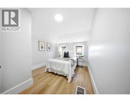 35 STIRLING Avenue N - 24