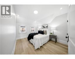 35 STIRLING Avenue N - 26