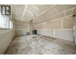 35 STIRLING Avenue N - 33