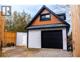 35 STIRLING Avenue N - 36