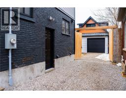 35 STIRLING Avenue N - 37