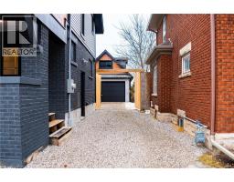 35 STIRLING Avenue N - 4