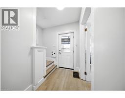 35 STIRLING Avenue N - 8