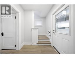 35 STIRLING Avenue N - 9