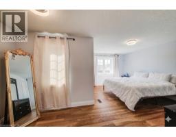 17 RED CLOVER Crescent - 22