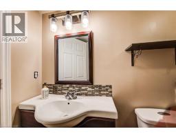 17 RED CLOVER Crescent - 32