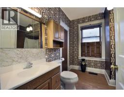 56 CHURCHILL Drive - 16