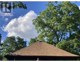 56 CHURCHILL Drive - 39