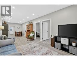 332 QUEEN Street N - 11