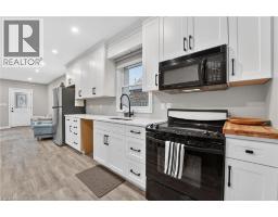 332 QUEEN Street N - 18