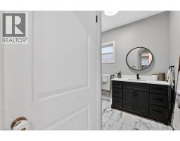 332 QUEEN Street N - 19