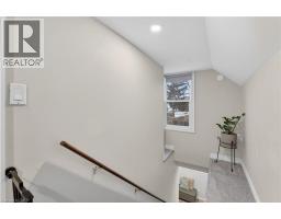 332 QUEEN Street N - 26