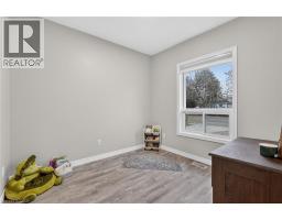 332 QUEEN Street N - 8