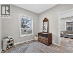 332 QUEEN Street N - 9