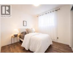 39 HAZELWOOD Crescent - 19