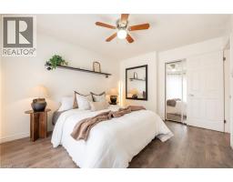 39 HAZELWOOD Crescent - 24