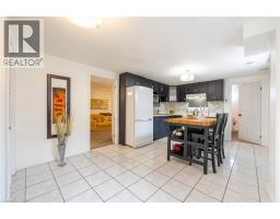 39 HAZELWOOD Crescent - 32