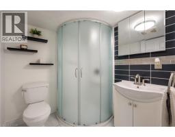 39 HAZELWOOD Crescent - 33